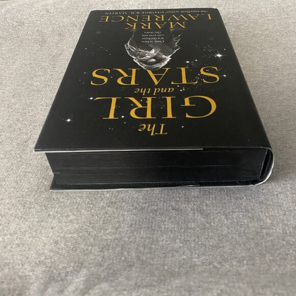 Illumicrate Edition Signed Sprayed Edge The Girl And The Stars By Mark Lawrence - Picture 8 of 15